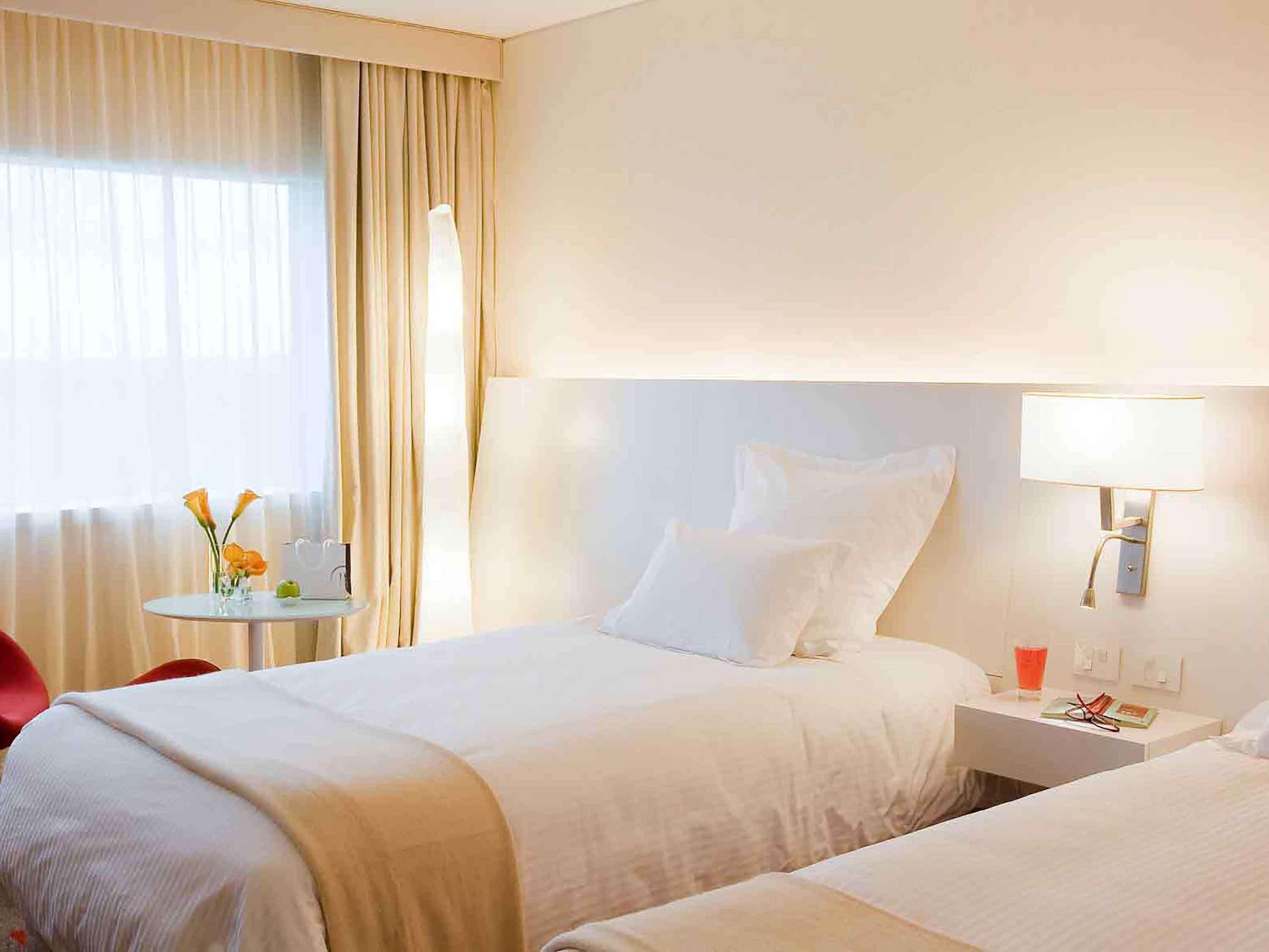 Hotel Pullman City Center Rosario Bagian luar foto